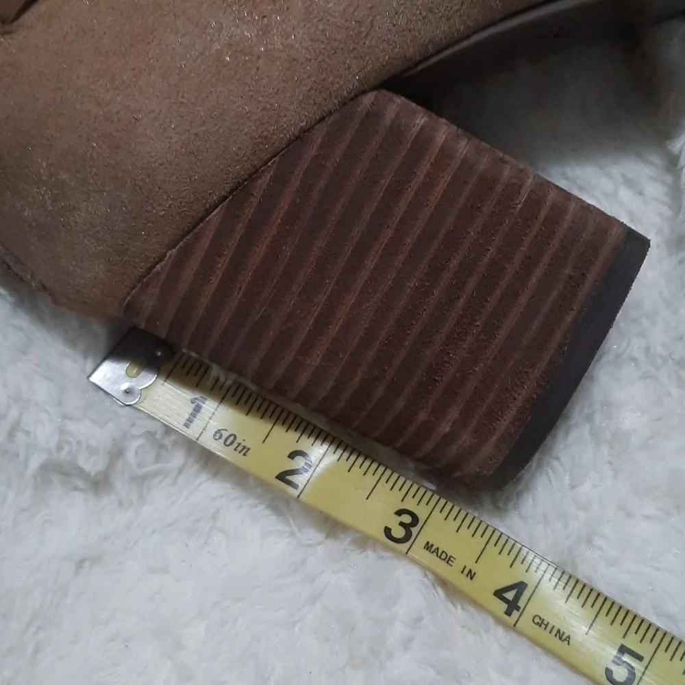 Isola larkin ankle